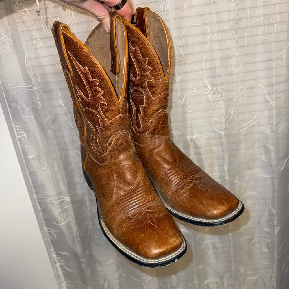 Stylish Tan Western Cowboy Boots